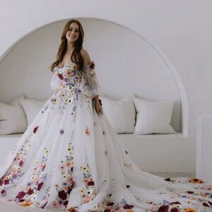 NWOT Boho Floral Embroidered Wedding Dress Sweetheart Neck, Detachable Sleeves